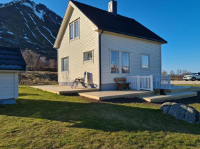 Lauvåsstua-Charming house by the sea